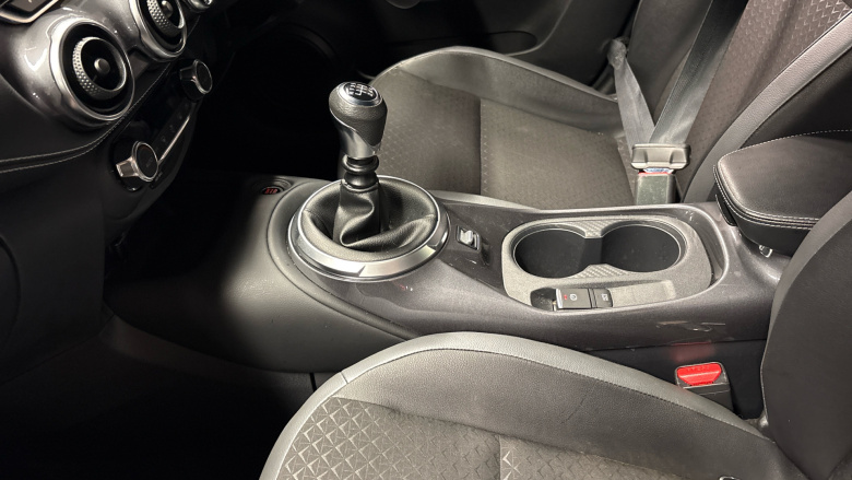 Nissan Juke 1.0 DiG-T 114 N-Connecta 5dr Petrol Hatchback